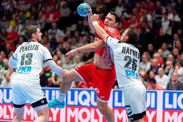 Handball, Maenner: EM 2020, Hauptrunde, Gruppe 1, Weißrussland - Deutschland v.li. Hendrik Pekeler (Deutschland THW Kiel)? Kai Häfner Haefner (Deutschland MT Melsungen) Wien Stadthalle Wien Oesterreich
