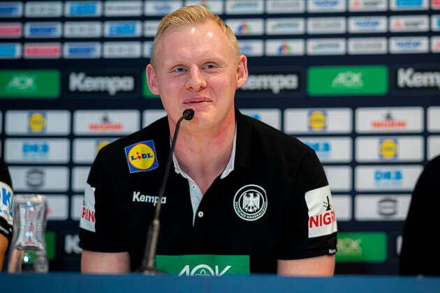 Handball, Maenner: EM 2020, Hauptrunde, Gruppe 1, Media Day - Training Deutschland Patrick Wiencek (Deutschland THW Kiel) lachend laechelnd gut gelaunt grinst grinsend Wien Stadthalle Wien Oesterreich