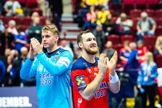 200117 Goalkeeper Kristian Saeveras and Christian O Sullivan of Norway celebrate after the EHF European Handball Championship match between Norway and Hungary on January 17, 2020 in Malmö. Photo: Ludvig Thunman BILDBYRAN kod LT 35707 bbeng ehf euro 2020 em 2020 european men?s handball championship 2020 handball handboll handbolls-em 2020 handball handball-em 2020 norway norge hungary ungern jubel Copyright: LUDVIGxTHUNMAN BB200117LT043