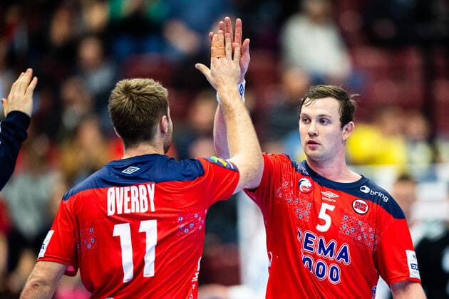 Handball, EM, Norwegen - Ungarn 200117 Petter overby and Sander Sagosen of Norway celebrate during the EHF European Handball Championship match between Norway and Hungary on January 17, 2020 in Malmö. Photo: Ludvig Thunman BILDBYRAN kod LT 35707 bbeng ehf euro 2020 em 2020 european men?s handball championship 2020 handball handboll handbolls-em 2020 handball handball-em 2020 norway norge hungary ungern jubel Copyright: LUDVIGxTHUNMAN BB200117LT051