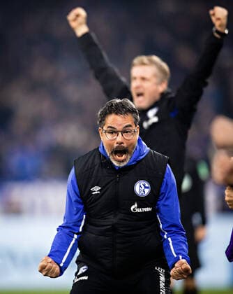 Bilder des Jahres 2020, Sport 01 Januar Sport Themen der Woche KW03 Sport Bilder des Tages Gelsenkirchen, 17.01.2020 Torjubel: Trainer David Wagner (S04) FC Schalke 04 - Borussia Mönchengladbach DFL regulations prohibit any use of photographs as image sequences and or quasi-video *** Gelsenkirchen, 17 01 2020 Coach David Wagner S04 FC Schalke 04 Borussia Mönchengladbach DFL regulations prohibit any use of photographs as image sequences and or quasi video