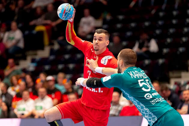 Roman Becvar (Nr. 3, Tschechien) gegen Artsem Karalek (Nr. 50, Belarus). Belarus vs. Tschechien, Handball, Hauptrunde, EHF Euro 2020, 18.01.20 Wien Wien Oesterreich Copyright: xAgentur54Gradx xFelixxKoenigx