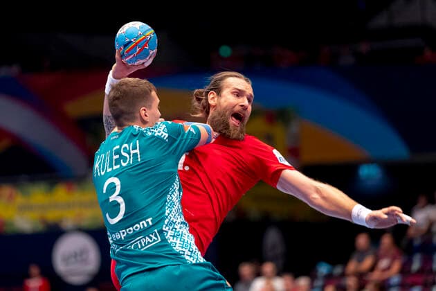 Pavel Horak (Nr. 13, Tschechien) gegen Uladzislau Kulesh (Nr. 3, Belarus). Belarus vs. Tschechien, Handball, Hauptrunde, EHF Euro 2020, 18.01.20 Wien Wien Oesterreich Copyright: xAgentur54Gradx xFelixxKoenigx