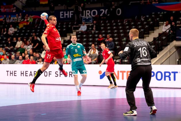 Tomas Cip (Nr. 21, Tschechien) gegen Viachaslau Saldatsenka (Nr. 16, Belarus). Belarus vs. Tschechien, Handball, Hauptrunde, EHF Euro 2020, 18.01.20 Wien Wien Oesterreich Copyright: xAgentur54Gradx xFelixxKoenigx