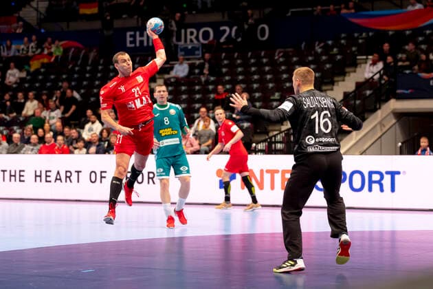 Tomas Cip (Nr. 21, Tschechien) gegen Viachaslau Saldatsenka (Nr. 16, Belarus). Belarus vs. Tschechien, Handball, Hauptrunde, EHF Euro 2020, 18.01.20 Wien Wien Oesterreich Copyright: xAgentur54Gradx xFelixxKoenigx