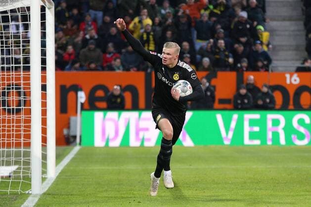 Torjubel von Erling Haaland 17 (Borussia Dortmund) zum 3:2, FC Augsburg vs. Borussia Dortmund, Fussball, 1.Bundesliga, 18.01.2020, DFL REGULATIONS PROHIBIT ANY USE OF PHOTOGRAPHS AS IMAGE SEQUENCES AND OR QUASI-VIDEO Augsburg Bayern Deutschland *** Goal celebration from Erling Haaland 17 Borussia Dortmund to 3 2, FC Augsburg vs. Borussia Dortmund, Football, 1 Bundesliga, 18 01 2020, DFL REGULATIONS PROHIBIT ANY USE OF PHOTOGRAPHS AS IMAGE SEQUENCES AND OR QUASI VIDEO Augsburg Bayern Germany Copyright: xkolbert-press ChristianxKolbertx