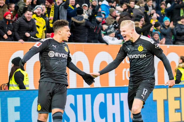 GER, 1.FBL, FC Augsburg vs. Borussia Dortmund 18.01.2020, WWK Arena, Muenchen, GER, 1.FBL, FC Augsburg vs. Borussia Dortmund, DFL regulations prohibit any use of photographs as image sequences and or quasi-video, im Bild Jubel nach dem Tor zum 3-3 durch Jadon Sancho (BVB 7) mit Erling Haaland (BVB 17) *** GER, 1 FBL, FC Augsburg vs. Borussia Dortmund 18 01 2020, WWK Arena, Munich, GER, 1 FBL, FC Augsburg vs. Borussia Dortmund, DFL regulations prohibit any use of photographs as image sequences and or quasi video, in the picture cheers after the goal for the 3 3 by Jadon Sancho BVB 7 with Erling Haaland BVB 17 nordphotox xStraubmeier nph00004
