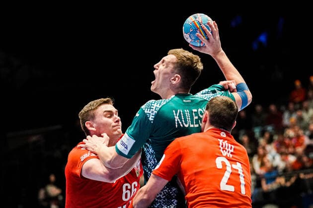 18.01.2020, Wiener Stadthalle, Wien, AUT, EHF Euro 2020, Weissrussland vs Tschechische Republik, Hauptrunde, Gruppe I, im Bild v. l. Stepan Zeman (CZE), Uladzislau Klesh (BLR), Tomas Cip (CZE) f. l. Stepan Zeman (CZE) Uladzislau Klesh (BLR) Tomas Cip (CZE) during the EHF 2020 European Handball Championship, main round group I match between Belarus and Czech Republic at the Wiener Stadthalle in Wien, Austria on 2020 01 18. Wien