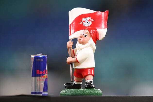 RB Leipzig - Union Berlin Fussball Bundesliga Leipzig, 18.01.2020, Red Bull Arena, Fussball, 1.Bundesliga, 18.Spieltag , RB Leipzig vs. 1.FC Union Berlin , Im Bild; Gartenzwerg mit Fahne und Red Bull Dose. . , Gemäß den Vorgaben der DFL Deutsche Fußball Liga ist es untersagt, in dem Stadion und oder vom Spiel angefertigte Fotoaufnahmen in Form von Sequenzbildern und oder videoähnlichen Fotostrecken zu verwerten bzw. verwerten zu lassen. ,