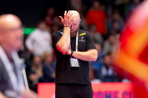 Ales Pajovic (Trainer, Oesterreich) ist niedergeschlagen deprimiert enttaeuscht. Spanien vs. Oesterreich, Handball, Hauptrunde, EHF Euro 2020, 18.01.20 Wien Wien Oesterreich Copyright: xAgentur54Gradx xFelixxKoenigx