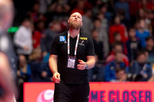 Ales Pajovic (Trainer, Oesterreich) ist niedergeschlagen deprimiert enttaeuscht. Spanien vs. Oesterreich, Handball, Hauptrunde, EHF Euro 2020, 18.01.20 Wien Wien Oesterreich Copyright: xAgentur54Gradx xFelixxKoenigx
