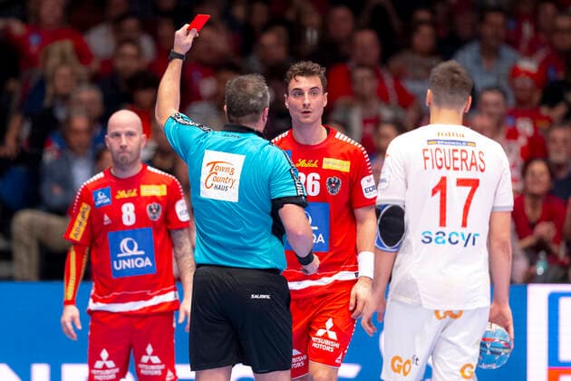Lukas Herburger (Nr. 26, Oesterreich) sieht die Rote Karte. Spanien vs. Oesterreich, Handball, Hauptrunde, EHF Euro 2020, 18.01.20 Wien Wien Oesterreich Copyright: xAgentur54Gradx xFelixxKoenigx