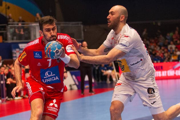 HANDBALL - EHF EURO 2020 VIENNA,AUSTRIA,18.JAN.20 - HANDBALL - EHF European Men s Handball Championship 2020, main round, ESP vs AUT. Image shows Janko Bozovic (AUT) and Joan Canellas Reixach (ESP). GEPAxpictures xDavidxBitzan