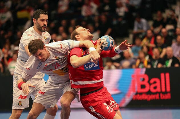 Spanien - Oesterreich, EHF Euro 2020 Gerald Zeiner (Oesterreich 28), Morros de Argila Viran (Spanien 24),, Wien Wien Oesterreich Eissporthalle