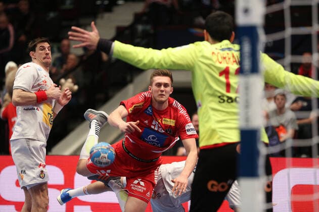 Spanien - Oesterreich, EHF Euro 2020 Nikola Bilyk (Oesterreich 53), Rodrigo Corrales Rodal (Spanien 12, Torwart), Morros de Argila Viran (Spanien 24),, Wien Wien Oesterreich Eissporthalle