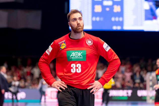 Andreas Wolff (Nr. 33, Deutschland) ist niedergeschlagen deprimiert enttaeuscht nach der Niederlage. Kroatien vs. Deutschland, Handball, Hauptrunde, EHF Euro 2020, 18.01.20 Wien Wien Oesterreich *** Andreas Wolff No 33, Germany is depressed depressed disappointed after the defeat Croatia vs. Germany, Handball, Main Round, EHF Euro 2020, 18 01 20 Vienna Vienna Austria Copyright: xAgentur54Gradx xFelixxKoenigx