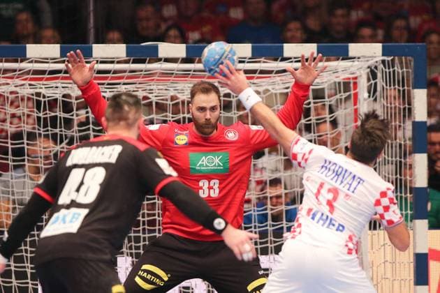 Kroatien - Deutschland, EHF Euro 2020 Andreas Wolff (Deutschland 33, Torwart), Jannik Kohlbacher (Deutschland 48), Zlatko Horvat (Kroatien 13)., Wien Wien Oesterreich Eissporthalle
