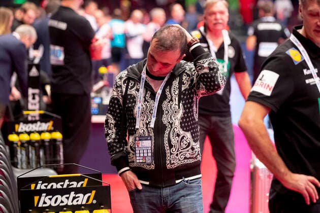 Bob Hanning ist niedergeschlagen deprimiert enttaeuscht. Kroatien vs. Deutschland, Handball, Hauptrunde, EHF Euro 2020, 18.01.20 Wien Wien Oesterreich Copyright: xAgentur54Gradx xFelixxKoenigx