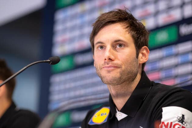 Uwe Gensheimer (Nr. 3, Deutschland) schaut niedergeschlagen deprimiert enttaeuscht auf der Pressekonferenz. Pressekonferenz des DHB, Handball, Hauptrunde, EHF Euro 2020, 19.01.20 Wien Wien Oesterreich Copyright: xAgentur54Gradx xFelixxKoenigx