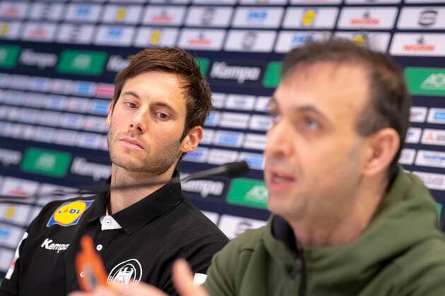 Uwe Gensheimer (Nr. 3, Deutschland) und Bob Hanning auf der Pressekonferenz. Pressekonferenz des DHB, Handball, Hauptrunde, EHF Euro 2020, 19.01.20 Wien Wien Oesterreich Copyright: xAgentur54Gradx xFelixxKoenigx