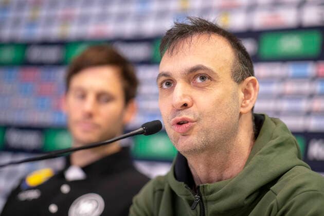 Uwe Gensheimer (Nr. 3, Deutschland) und Bob Hanning auf der Pressekonferenz. Pressekonferenz des DHB, Handball, Hauptrunde, EHF Euro 2020, 19.01.20 Wien Wien Oesterreich Copyright: xAgentur54Gradx xFelixxKoenigx