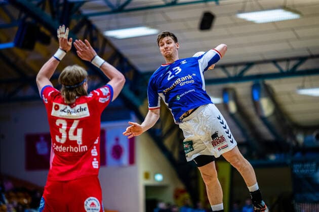 Jan Forstbauer ( 23 HSV Handball), Andreas Cederholm ( 34 TBV Lemgo Lippe) waehrend der Begegnung HSV Handball und TBV Lemgo Lippe beim Peugeot Cup 2020 in der Anhalt Arena am 19. January 2020 in Dessau-Rosslau, Sachsen Anhalt, Deutschland