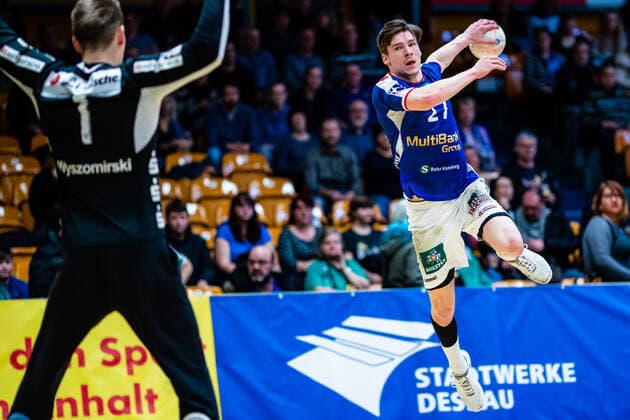Thies Bergemann ( 27 HSV Handball) waehrend der Begegnung HSV Handball und TBV Lemgo Lippe beim Peugeot Cup 2020 in der Anhalt Arena am 19. January 2020 in Dessau-Rosslau, Sachsen Anhalt, Deutschland