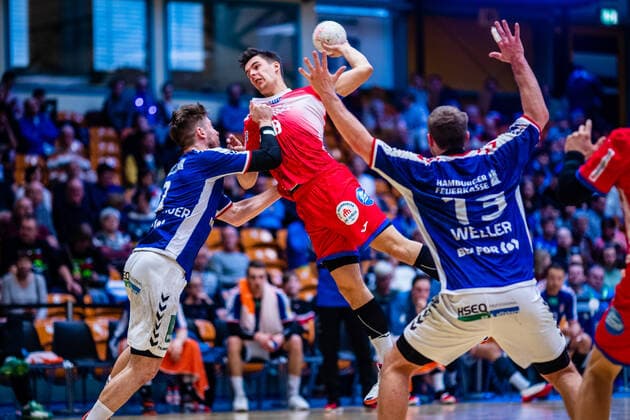 waehrend der Begegnung HSV Handball und TBV Lemgo Lippe beim Peugeot Cup 2020 in der Anhalt Arena am 19. January 2020 in Dessau-Rosslau, Sachsen Anhalt, Deutschland