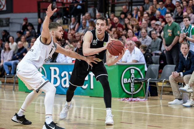 2. Barmer Basketball-Bundesliga ProA, Bayer Giants Leverkusen vs. ROEMERSTROM Gladiators Trier; Leverkusen, 19.01.2020 Kyle Dranginis (ROEMERSTROM Gladiators Trier 2), 2. Barmer Basketball-Bundesliga ProA, Bayer Giants Leverkusen vs. ROEMERSTROM Gladiators Trier am 19.01.2020 in der Ostermann Arena, Leverkusen, (Nordrhein-Westfalen) *** 2 Barmer Basketball Bundesliga ProA, Bayer Giants Leverkusen vs ROEMERSTROM Gladiators Trier Leverkusen, 19 01 2020 Kyle Dranginis ROEMERSTROM Gladiators Trier 2 , 2 Barmer Basketball Bundesliga ProA, Bayer Giants Leverkusen vs ROEMERSTROM Gladiators Trier on 19 01 2020 in the Ostermann Arena, Leverkusen, North Rhine-Westphalia Copyright: xBEAUTIFULxSPORTS Mueller-Laschetx