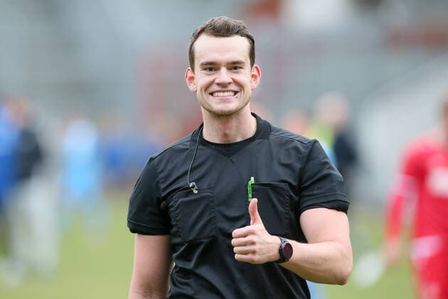 Cottbus, 18.01.2020, Stadion der Freundschaft, Fußball, Herren, Testspiel, 3. Liga, Regionalliga Nordost , FC Energie Cottbus -Chemnitzer FC 2:1 (1:0) , Im Bild: Schiedsrichter Richard Hempel (Großnaundorf) , *** Cottbus, 18 01 2020, Stadium of Friendship, Football, Men, Test match, 3 League, Regionalliga Nordost , FC Energie Cottbus Chemnitzer FC 2 1 1 0 , In the picture referee Richard Hempel Großnaundorf ,