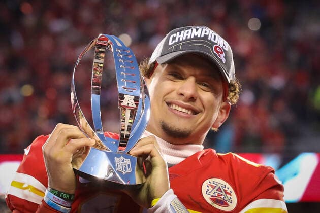 KANSAS CITY, MO - JANUARY 19: Kansas City Chiefs quarterback Patrick Mahomes (15) is all smiles with the Lamar Hunt Trophy after the AFC Championship game between the Tennessee Titans and Kansas City Chiefs on January 19, 2020 at Arrowhead Stadium in Kansas City, MO. (Photo by Scott Winters Icon Sportswire) NFL, American Football Herren, USA JAN 19 AFC Championship - Titans at Chiefs Icon2001190571