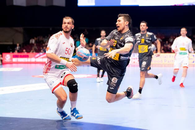 Alex Dujshebaev Dobichebaeva (Nr. 10, Spanien) gegen Artsem Karalek (Nr. 50, Belarus). Belarus vs. Spanien, Handball, Hauptrunde, EHF Euro 2020, 20.01.20 Wien Wien Oesterreich Copyright: xAgentur54Gradx xFelixxKoenigx