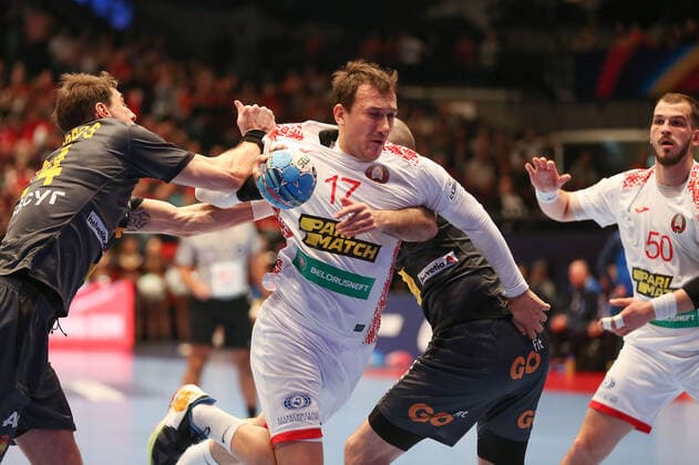 Weissrussland - Spanien, EHF Euro 2020 Dzmitry Nikulenkau (Weissrussland 17), MORROS de ARGILA Viran (Spanien 24),, Wien Wien Oesterreich Eissporthalle