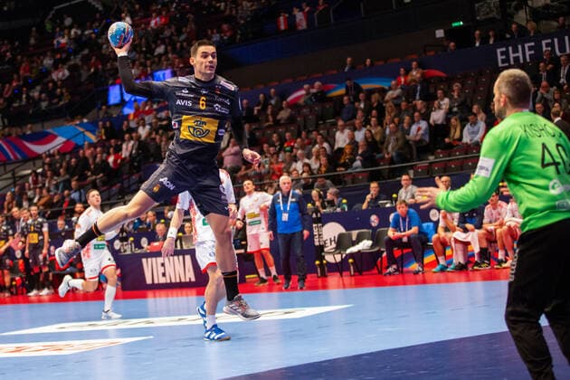 HANDBALL - EHF EURO 2020, BLR vs ESP VIENNA,AUSTRIA,20.JAN.20 - HANDBALL - EHF European Men s Handball Championship 2020, main round, Belarus vs Spain. Image shows Angel Fernandez Perez (ESP) and Aliaksei Kishou (BLR). GEPAxpictures xDavidxBitzan