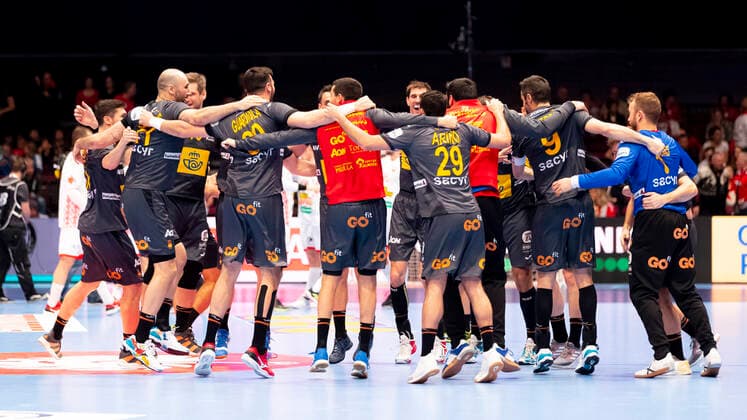 Sport Bilder des Tages Die spanischen Spieler freuen sich jubeln ueber den Sieg. Belarus vs. Spanien, Handball, Hauptrunde, EHF Euro 2020, 20.01.20 Wien Wien Oesterreich Copyright: xAgentur54Gradx xFelixxKoenigx