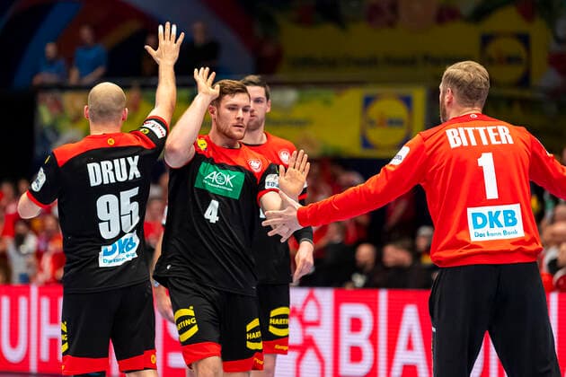 Handball, Maenner: EM 2020, Hauptrunde, Gruppe 1, Oesterreich - Deutschland Paul Drux (Deutschland Fuechse Berlin), Johannes Golla (Deutschland SG Flensburg), Johannes Bitter (Deutschland TVB Stuttgart) Wien Stadthalle Wien Oesterreich