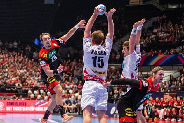 HANDBALL - EHF EURO 2020, AUT vs GER VIENNA,AUSTRIA,20.JAN.20 - HANDBALL - EHF European Men s Handball Championship 2020, main round, Austria vs Germany Image shows Kai Haefner (GER) and Fabian Posch (AUT). GEPAxpictures xDavidxBitzan