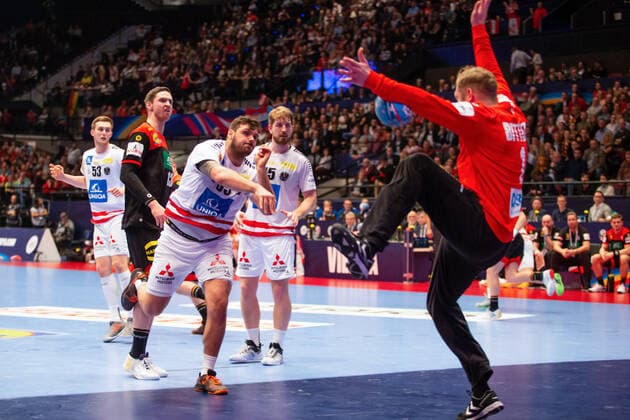 HANDBALL - EHF EURO 2020, AUT vs GER VIENNA,AUSTRIA,20.JAN.20 - HANDBALL - EHF European Men s Handball Championship 2020, main round, Austria vs Germany Image shows Tobias Wagner (AUT) and Johannes Bitter (GER). GEPAxpictures xDavidxBitzan