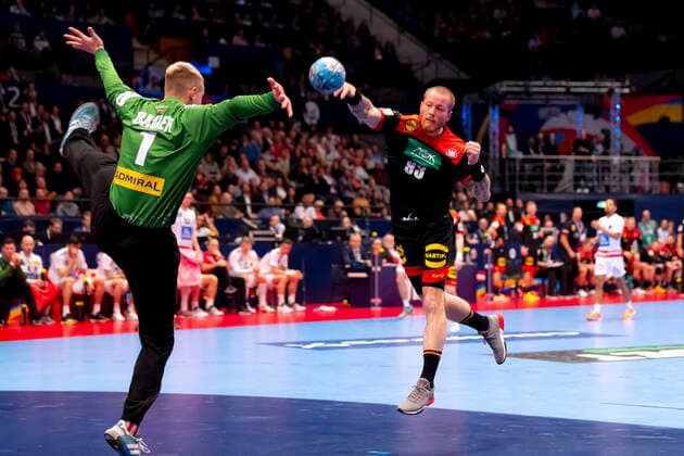 Patrick Zieker (Nr. 93, Deutschland) im Konter gegen Thomas Bauer (Nr. 1, Oesterreich). Oesterreich vs. Deutschland, Handball, Hauptrunde, EHF Euro 2020, 20.01.20 Wien Wien Oesterreich Copyright: xAgentur54Gradx xFelixxKoenigx