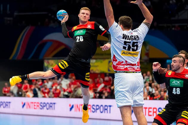 Handball, Maenner: EM 2020, Hauptrunde, Gruppe 1, Oesterreich - Deutschland Philipp Weber (Deutschland SC DHfK Leipzig), Tobias Wagner (Oesterreich), Jannik Kohlbacher (Deutschland Rhein-Neckar Loewen) Wien Stadthalle Wien Oesterreich