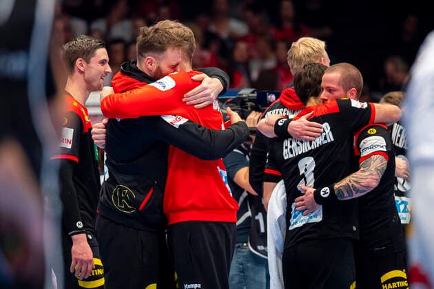 Handball, Maenner: EM 2020, Hauptrunde, Gruppe 1, Oesterreich - Deutschland Torhueter Andreas Wolff (Deutschland Kielce), Johannes Bitter (Deutschland TVB Stuttgart), Uwe Gensheimer (Deutschland Rhein-Neckar Loewen), Patrick Zieker (Deutschland TVB Stuttgart) Wien Stadthalle Wien Oesterreich