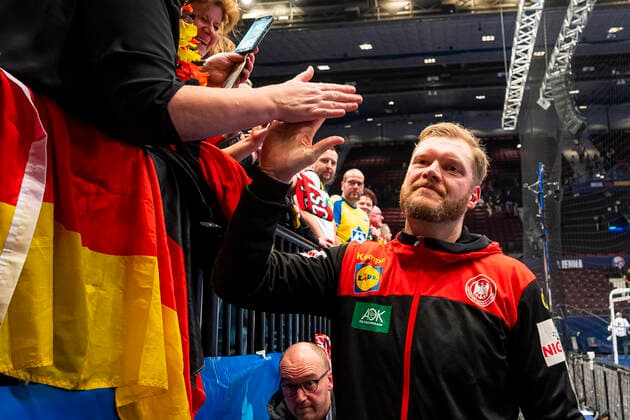 Handball, Maenner: EM 2020, Hauptrunde, Gruppe 1, Oesterreich - Deutschland Johannes Bitter (Deutschland TVB Stuttgart) in der Fankurve Wien Stadthalle Wien Oesterreich