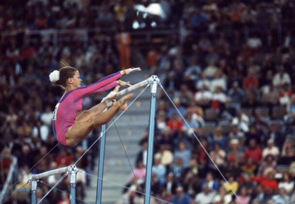BAU Deutschland 1972 München Olympische Spiele, Turnen Frauen, Stufenbarren, Karin Janz (DDR, Gold) *** BAU Germany 1972 Munich Olympic Games, gymnastics women, uneven bars, Karin Janz DDR, gold