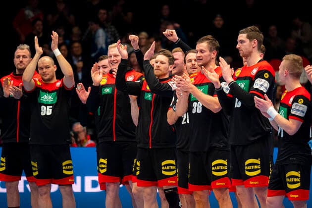 Handball, Maenner: EM 2020, Hauptrunde, Gruppe 1, Oesterreich - Deutschland Paul Drux (Deutschland Fuechse Berlin), Patrick Wiencek (Deutschland THW Kiel), Tobias Reichmann (Deutschland MT Melsungen) Wien Stadthalle Wien Oesterreich