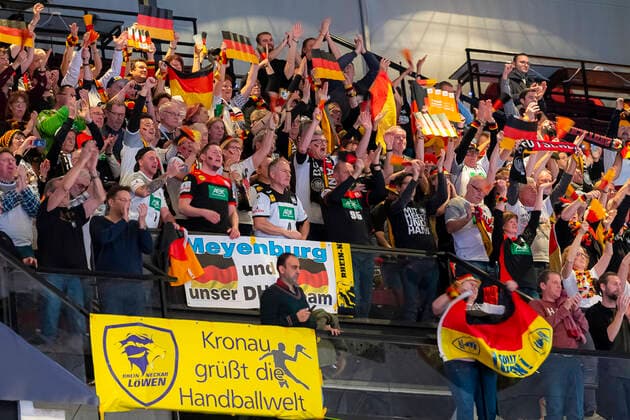 Handball, Maenner: EM 2020, Hauptrunde, Gruppe 1, Oesterreich - Deutschland Fankurve Fans Fanblock Deutschland Wien Stadthalle Wien Oesterreich