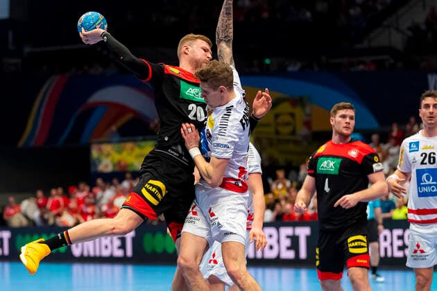Handball, Maenner: EM 2020, Hauptrunde, Gruppe 1, Oesterreich - Deutschland Philipp Weber (Deutschland SC DHfK Leipzig), Sebastian Frimmel (Oesterreich) Wien Stadthalle Wien Oesterreich