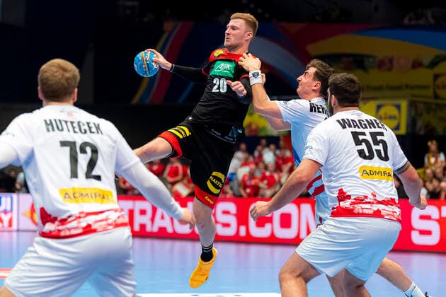 Handball, Maenner: EM 2020, Hauptrunde, Gruppe 1, Oesterreich - Deutschland Lukas Hutecek (Oesterreich), Philipp Weber (Deutschland SC DHfK Leipzig), Lukas Herburger (Oesterreich), Tobias Wagner (Oesterreich) Wien Stadthalle Wien Oesterreich