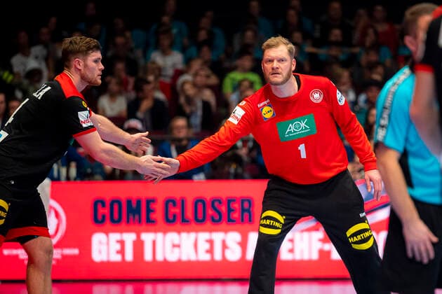 Handball, Maenner: EM 2020, Hauptrunde, Gruppe 1, Oesterreich - Deutschland v.li. Johannes Golla (Deutschland SG Flensburg), Johannes Bitter (Deutschland TVB Stuttgart) Wien Stadthalle Wien Oesterreich