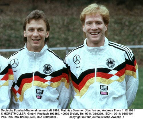 Deutsche Fussball-Nationalmannschaft 1992. Matthias Sammer (Rechts) und Andreas Thom 08.06.1992 *** German National Football Team 1992 Matthias Sammer Rechts and Andreas Thom 08 06 1992 HM