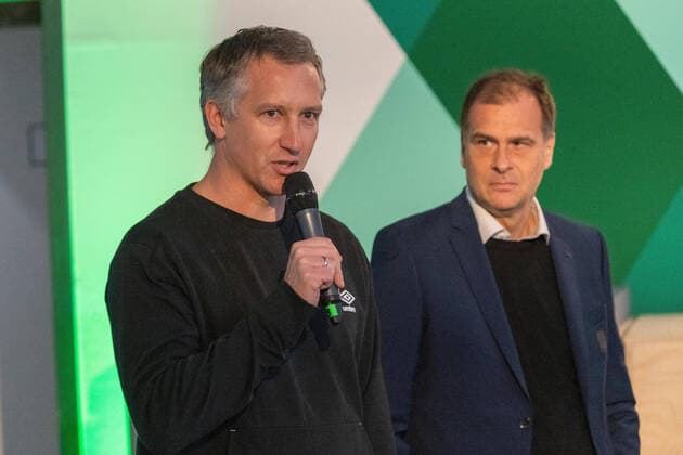 GER, Werder Bremen BOLZEREI im Schuppen 1 21.01.2020, Bolzerei Schuppen 1, Bremen, GER, Werder Bremen BOLZEREI im Schuppen 1, Die BOLZEREI ist die neue Urban Soccer- und Eventlocation im Schuppen 1 an der Hafenkante, die der SVW im vergangenen Jahr von Werder-Sports übernommen hat. Werder bietet mit dieser besonderen Location nicht nur einen Spielraum für Kindergeburtstage oder Firmenevents an, sondern schafft auch einen grün-weißen Treffpunkt für alle Hobbykicker und Werder-Fans. im Bild Frank Baumann (Geschäftsführer Fußball Werder Bremen) Klaus Filbry (Vorsitzender der Geschäftsführung Kaufmännischer Geschäftsführer SV Werder Bremen)